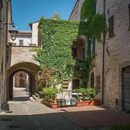 Appartamenti Turistici Vicolo S. Chiara Sassoferrato Dış mekan fotoğraf