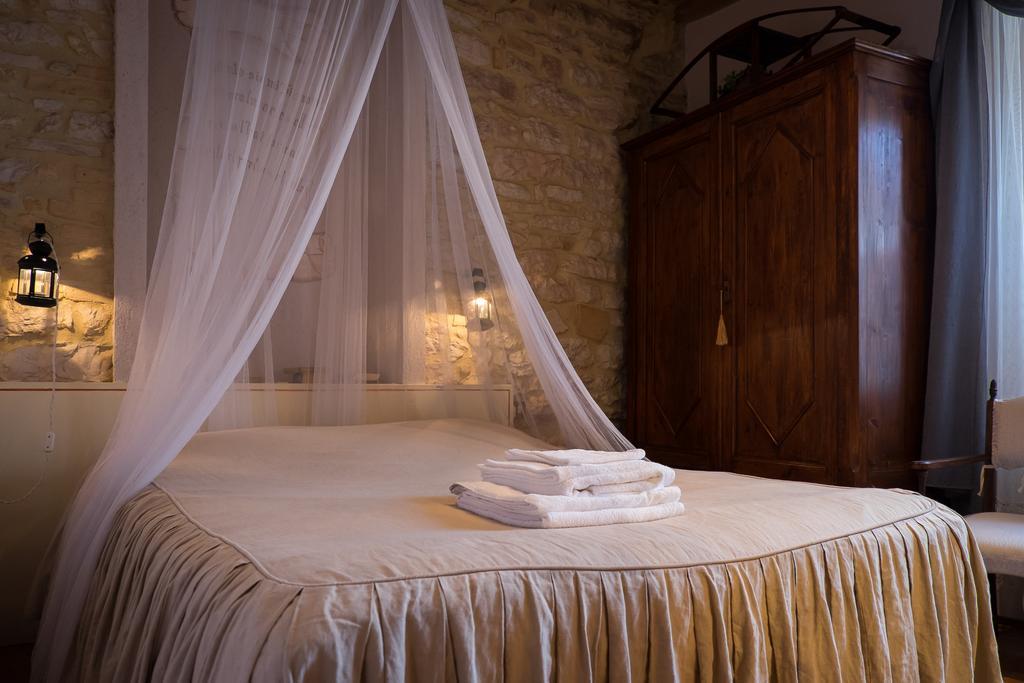 Appartamenti Turistici Vicolo S. Chiara Sassoferrato Dış mekan fotoğraf