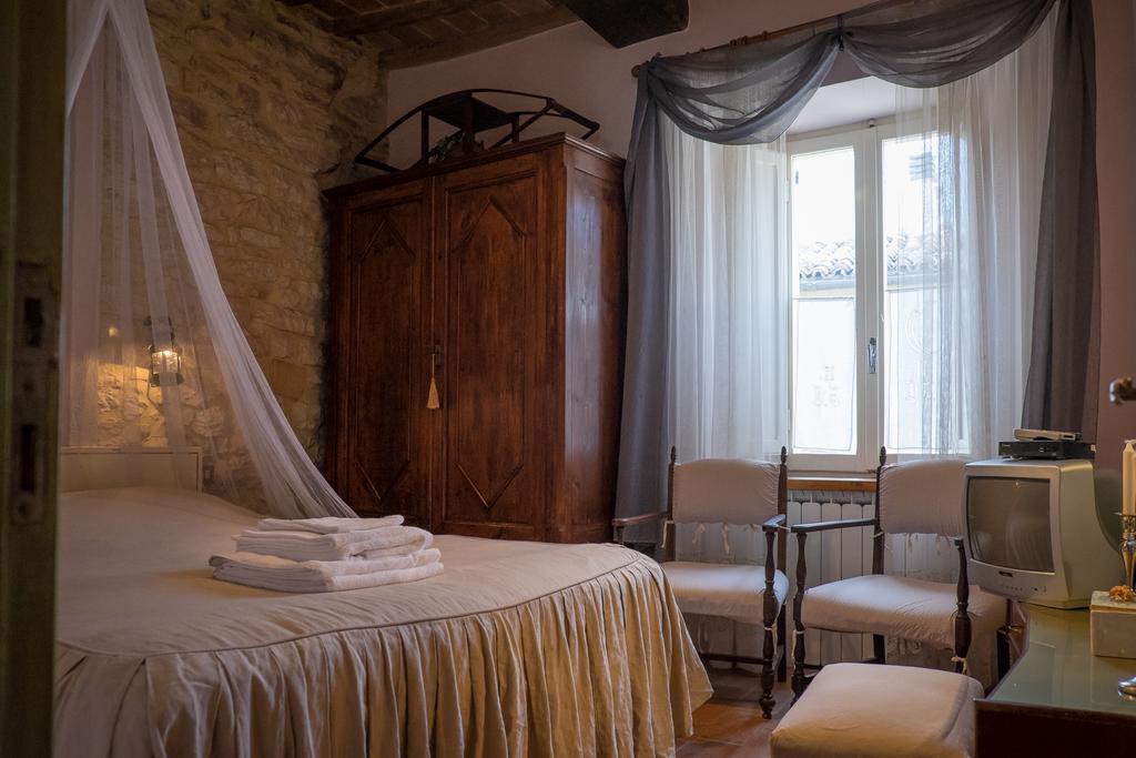 Appartamenti Turistici Vicolo S. Chiara Sassoferrato Dış mekan fotoğraf