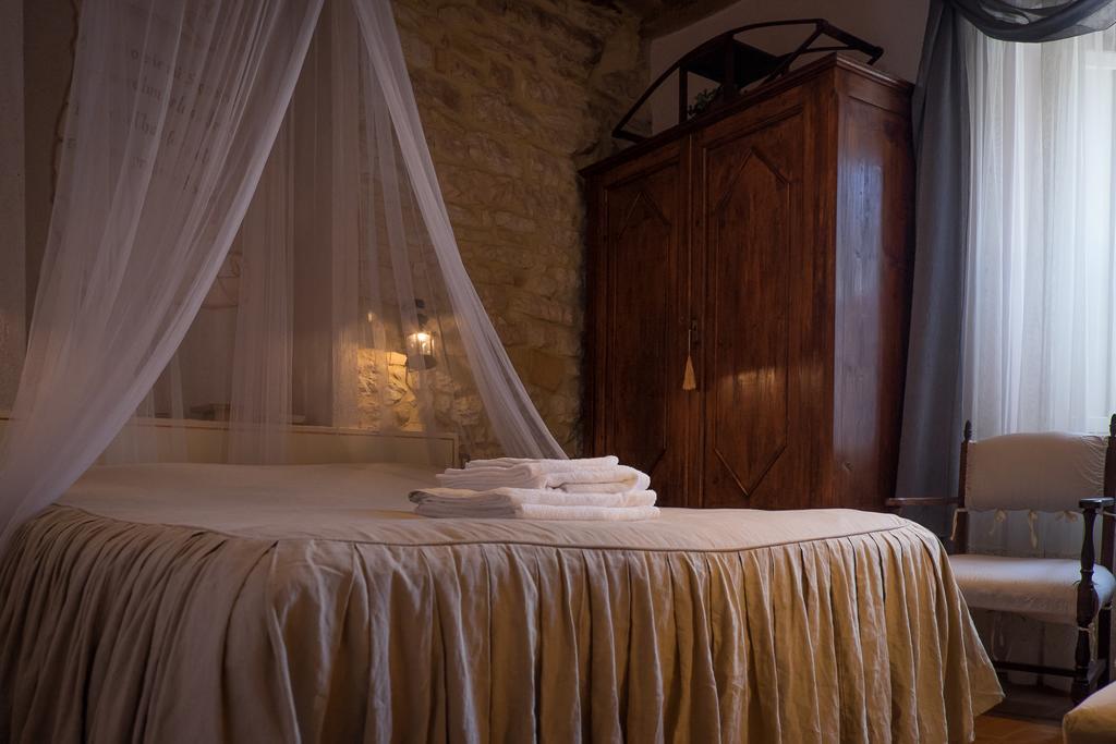 Appartamenti Turistici Vicolo S. Chiara Sassoferrato Dış mekan fotoğraf