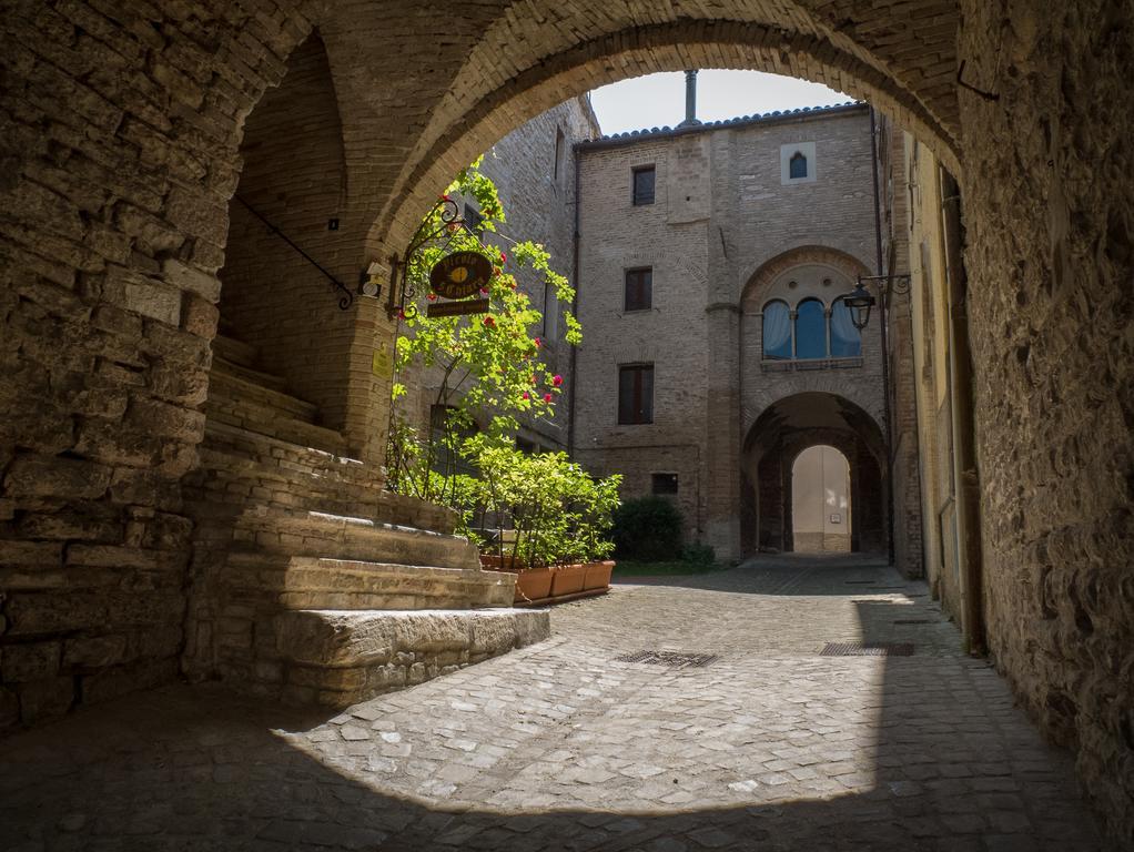 Appartamenti Turistici Vicolo S. Chiara Sassoferrato Dış mekan fotoğraf